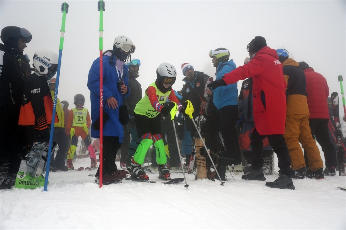 Okul Sporları Alp Disiplini, Snowboard ve Kayaklı Koşu Türkiye Şampiyonası başladı