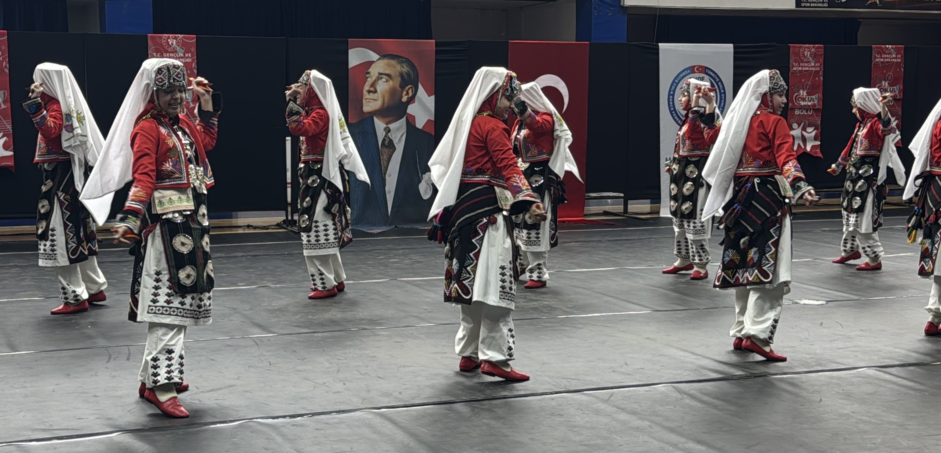 Okul Sporları Halk Oyunları Yıldızlar Grup Müsabakaları Bolu'da başladı