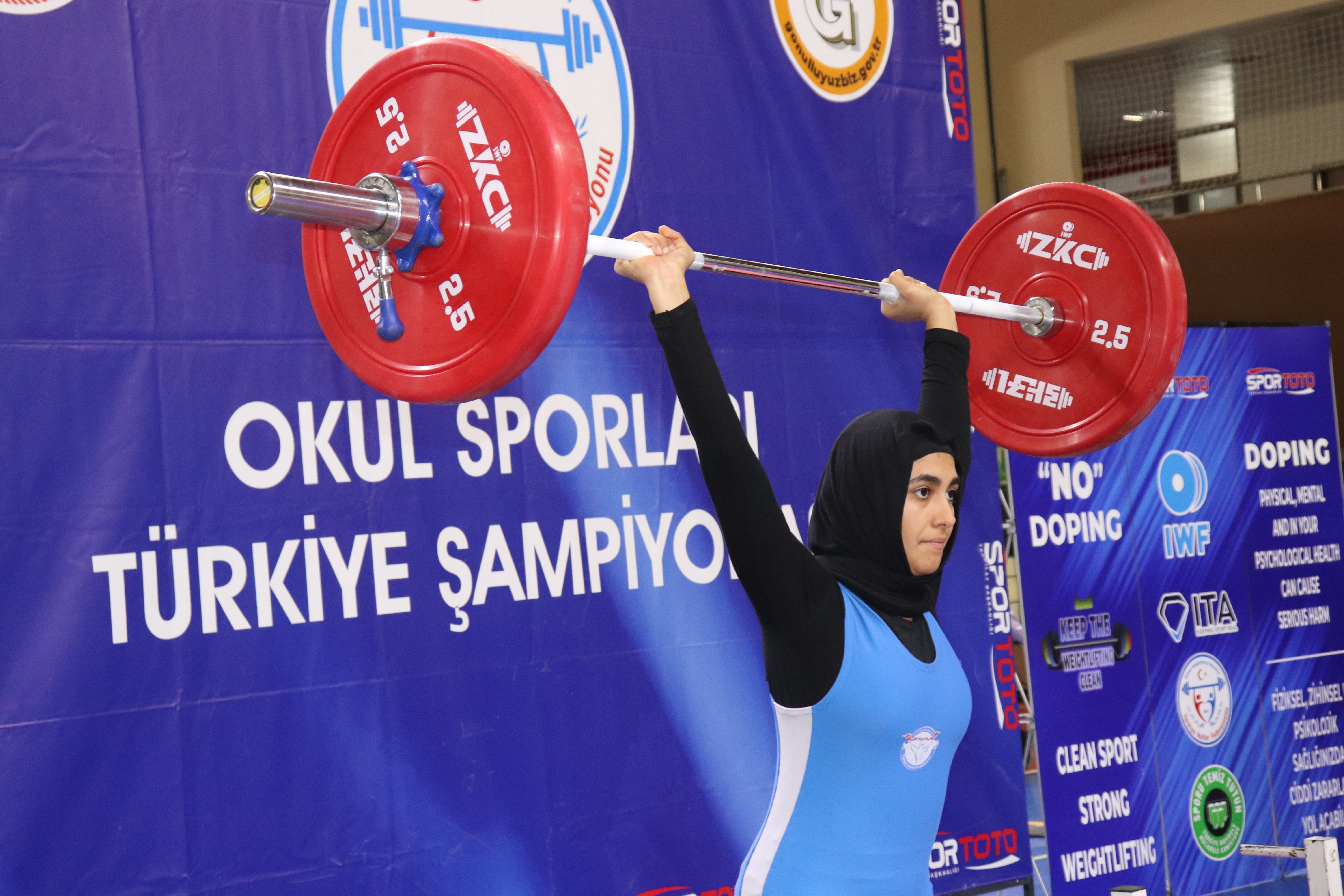 Ordu'da Genç Kızlar A-B Halter Türkiye Birinciliği müsabakaları başladı