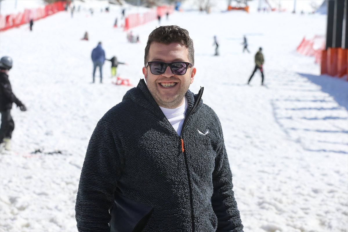 Palandöken'de sezon 'bahar kayağı' ile devam ediyor