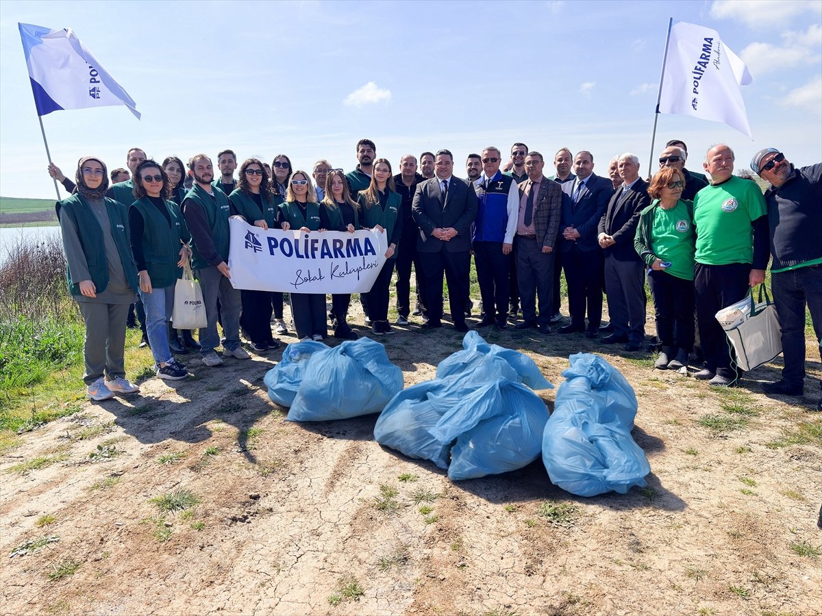 Polifarma gönüllüleri Türkmenli Barajı çevresini temizledi
