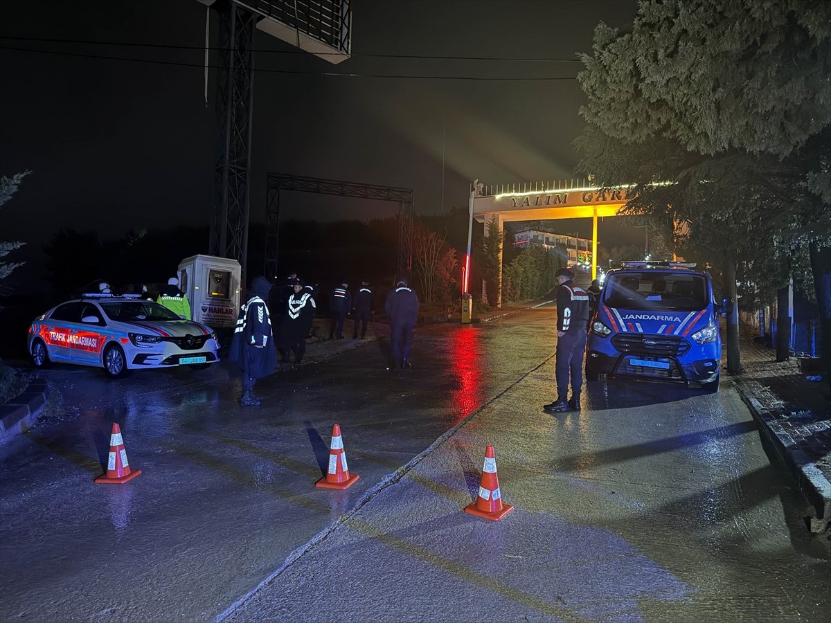 Rüşvet soruşturmasında gözaltına alınan Uşak Belediye Başkanı Yalım'ın 4 işletmesinde arama yapıldı