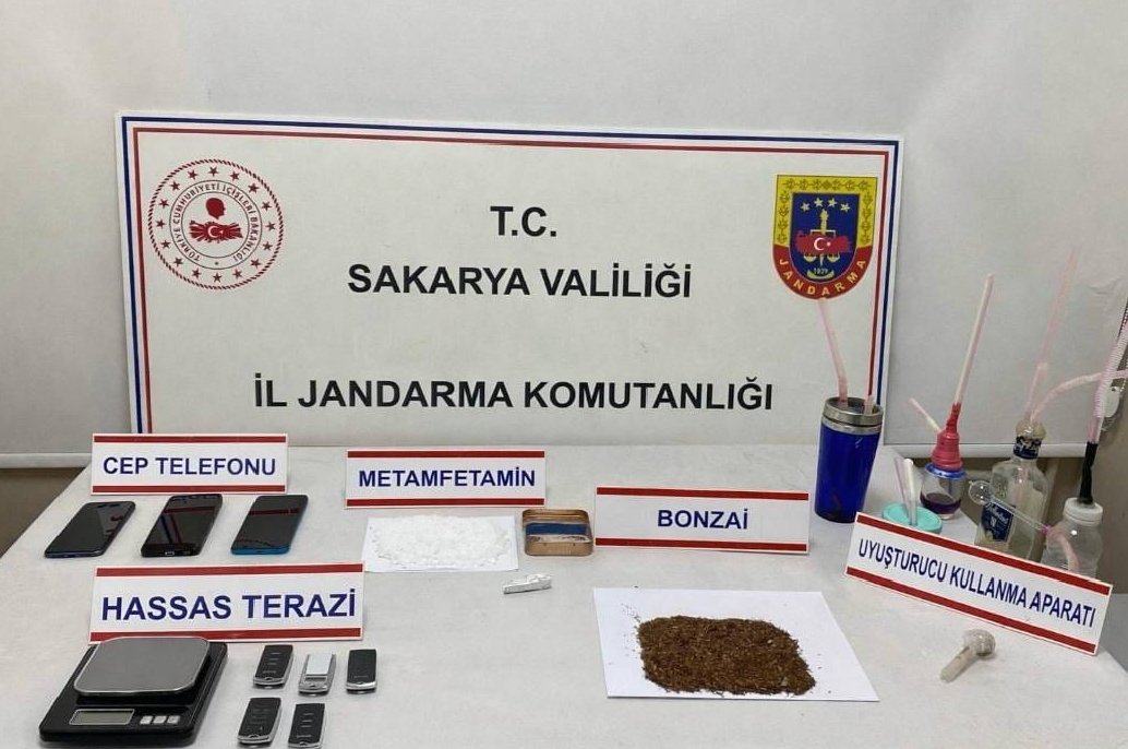 Sakarya'da uyuşturucu operasyonunda 3 zanlı tutuklandı