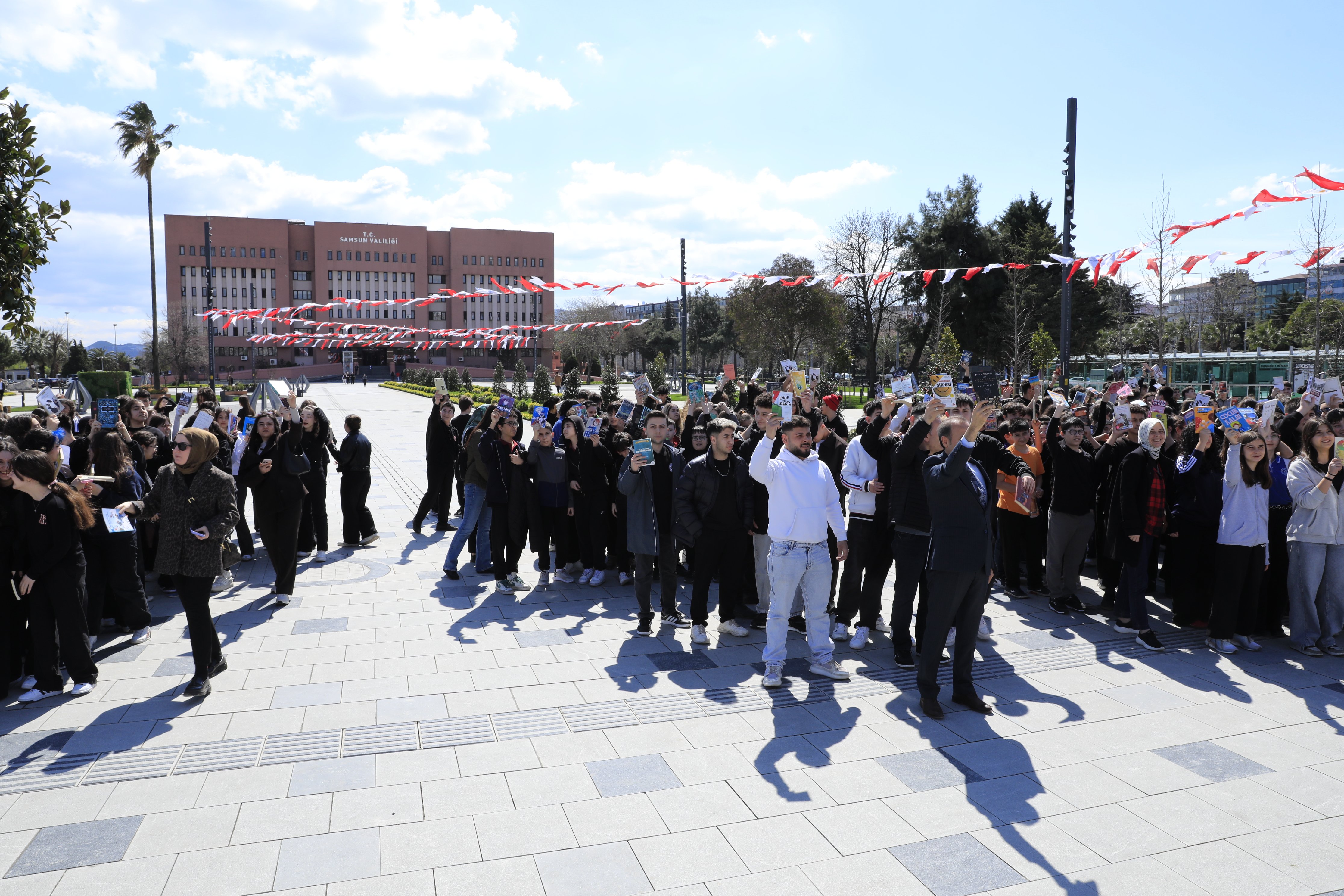 Samsun'da 'İyileştiren kütüphaneler' temasıyla açık alanda okuma etkinliği yapıldı