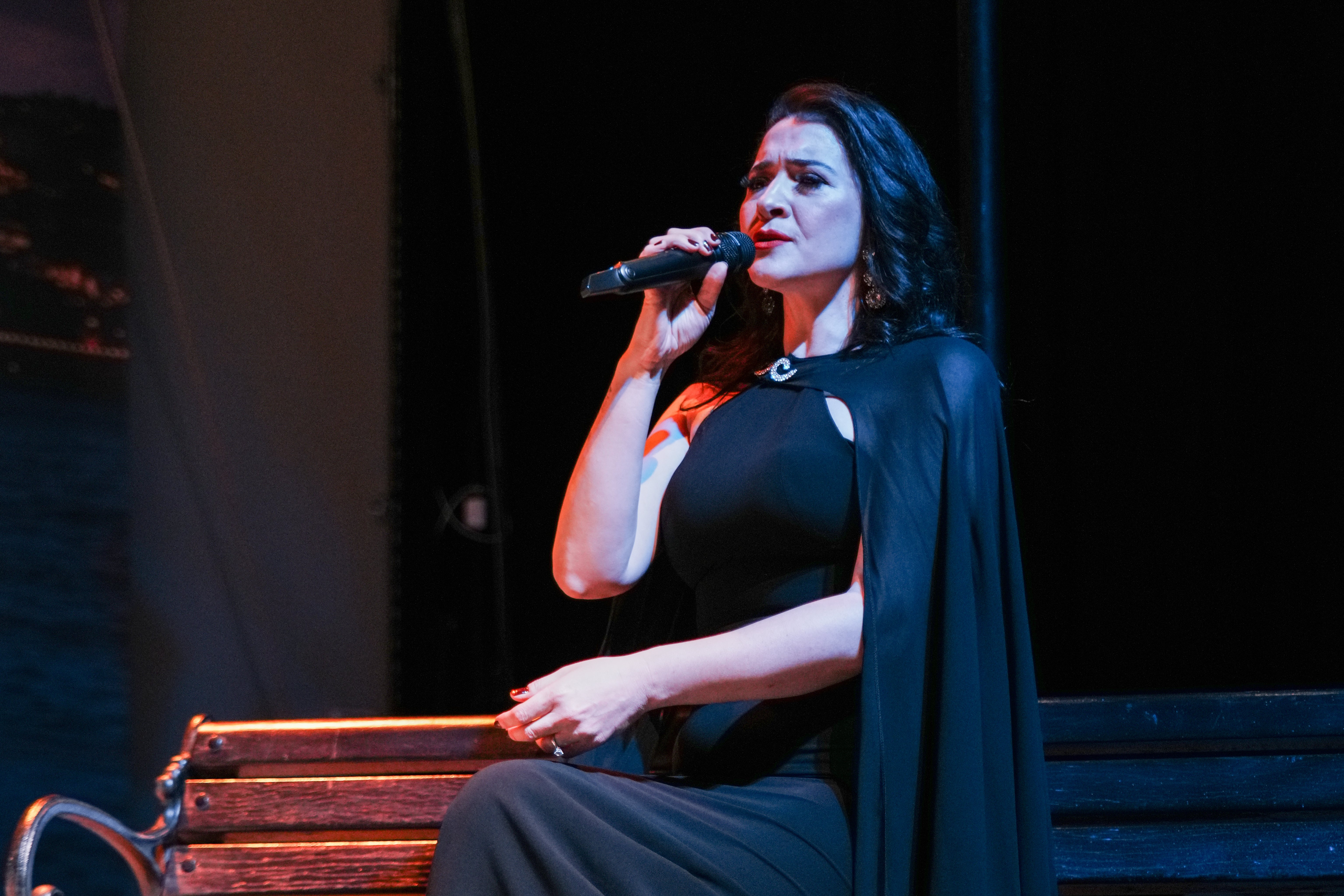 Sanatçı Ezgi Köker, yeni albümü 'İstanbul Şarkıcısı' ile müzikseverlerle buluştu