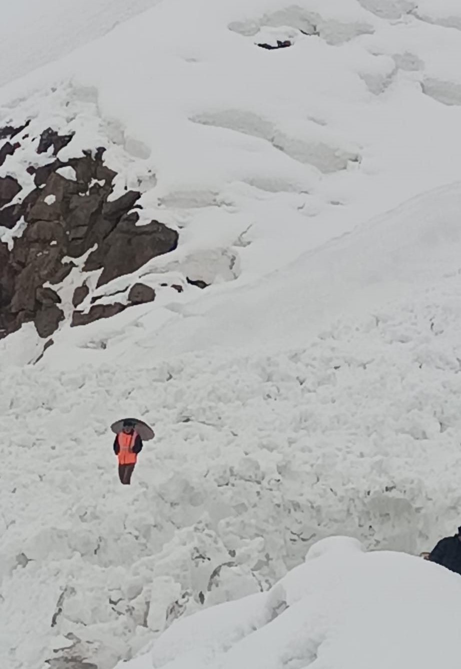 Şırnak-Hakkari kara yoluna çığ düştü