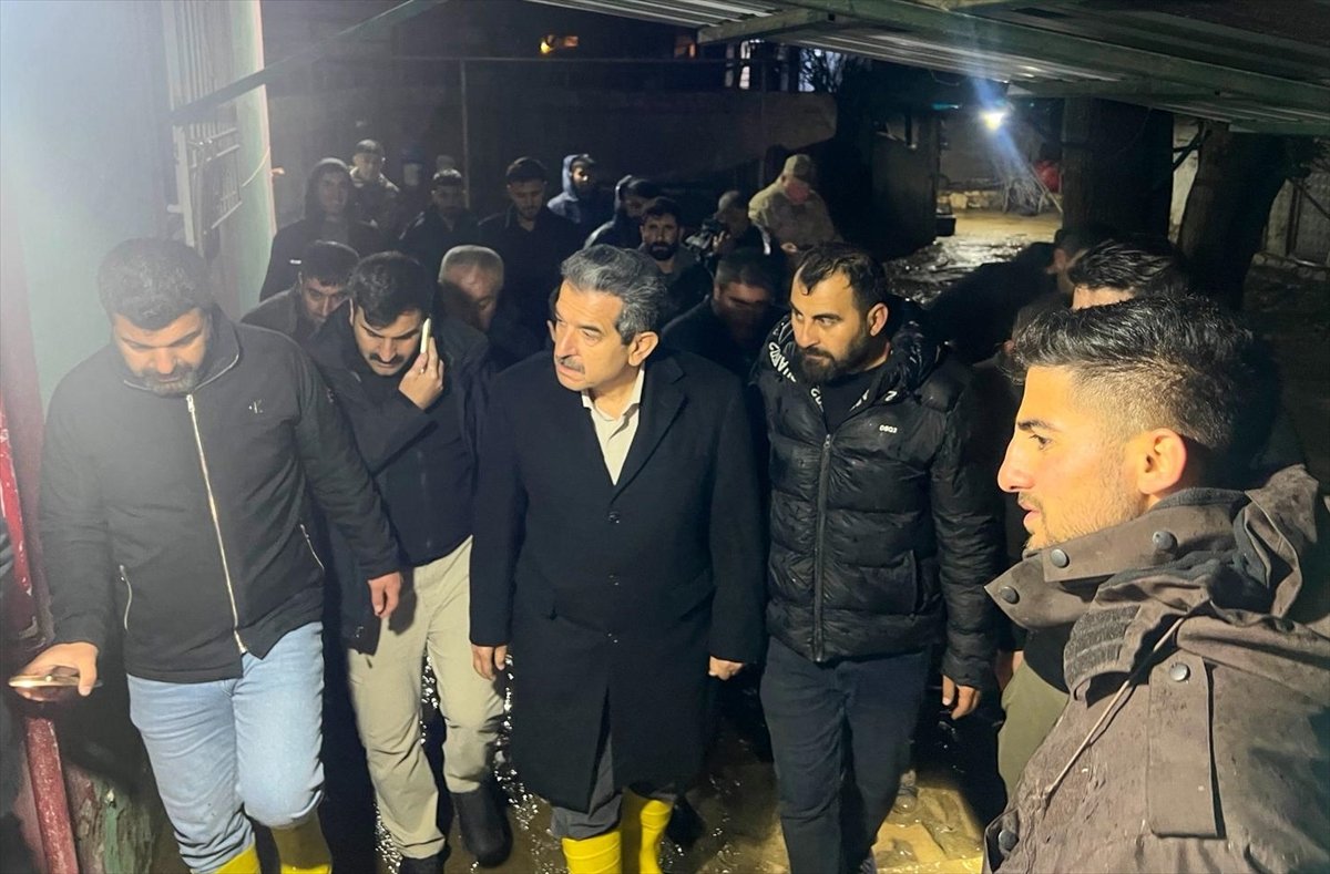 Şırnak'ta sağanak hayatı olumsuz etkiledi