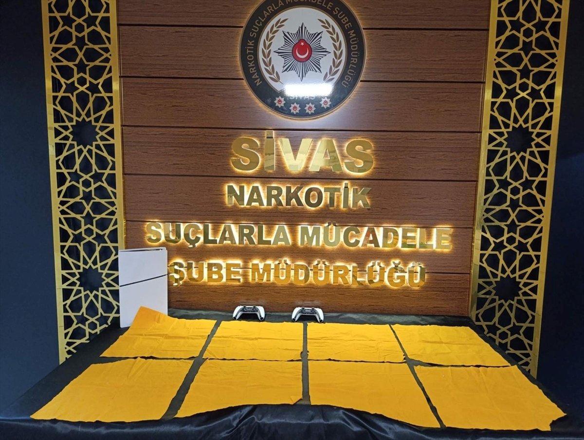 Sivas'ta uyuşturucu operasyonunda yakalanan 5 zanlıdan 4'ü tutuklandı