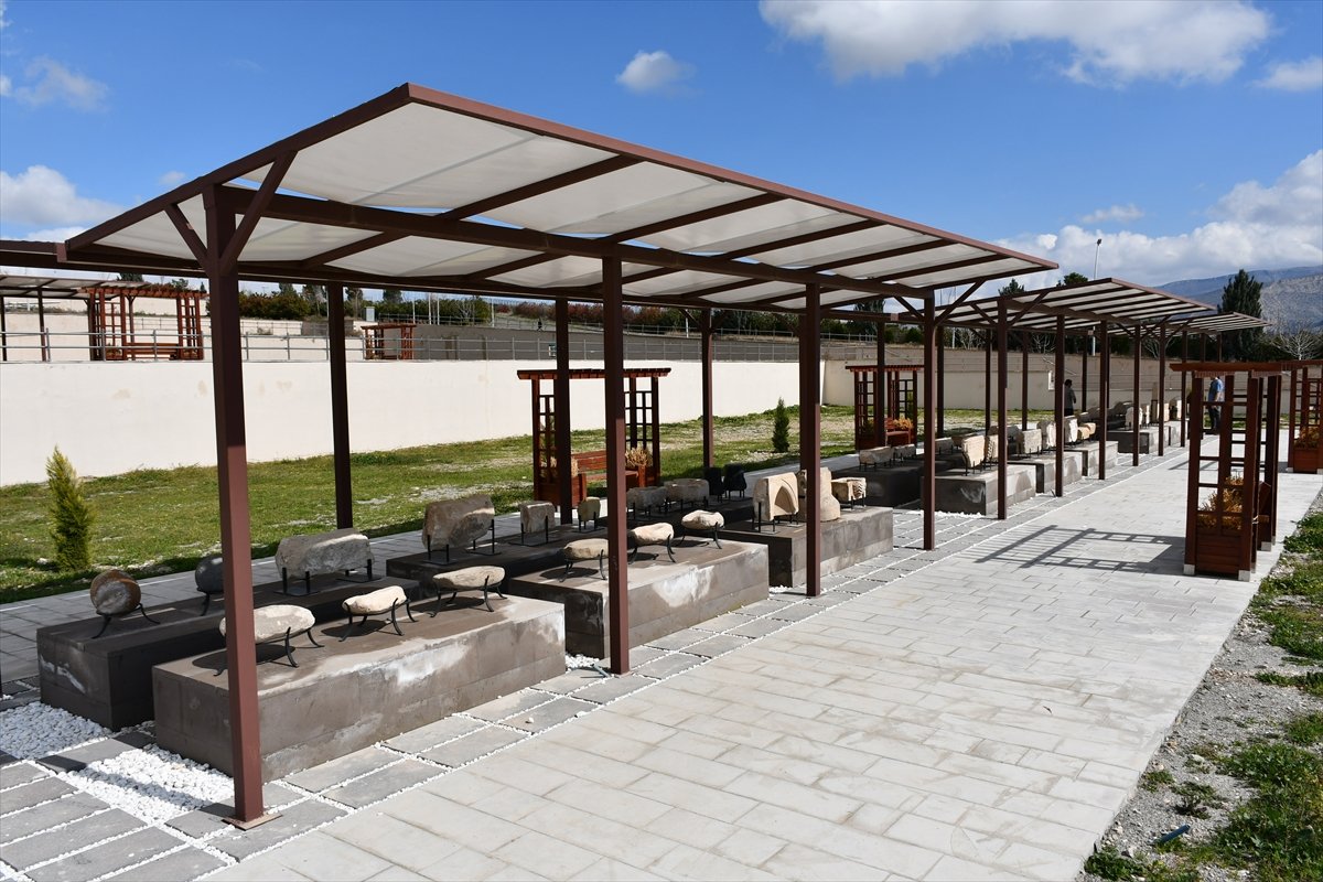 Tarihi Hasankeyf'te gün yüzüne çıkarılan 147 eser görücüye çıktı