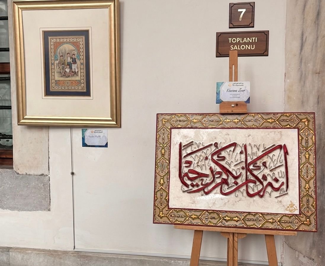 Türk ve Arap sanatçıların birlikte hazırladığı 'Renkler Konuşuyor' sergisi, İstanbul'da açıldı