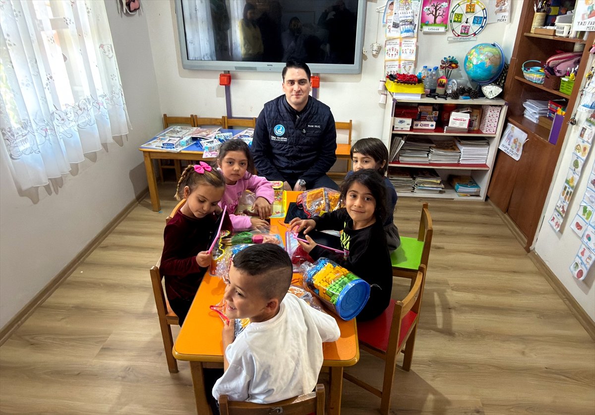 Ülkü Ocakları, İzmir'deki ilkokulu yenileyerek öğrencilere destek sağladı