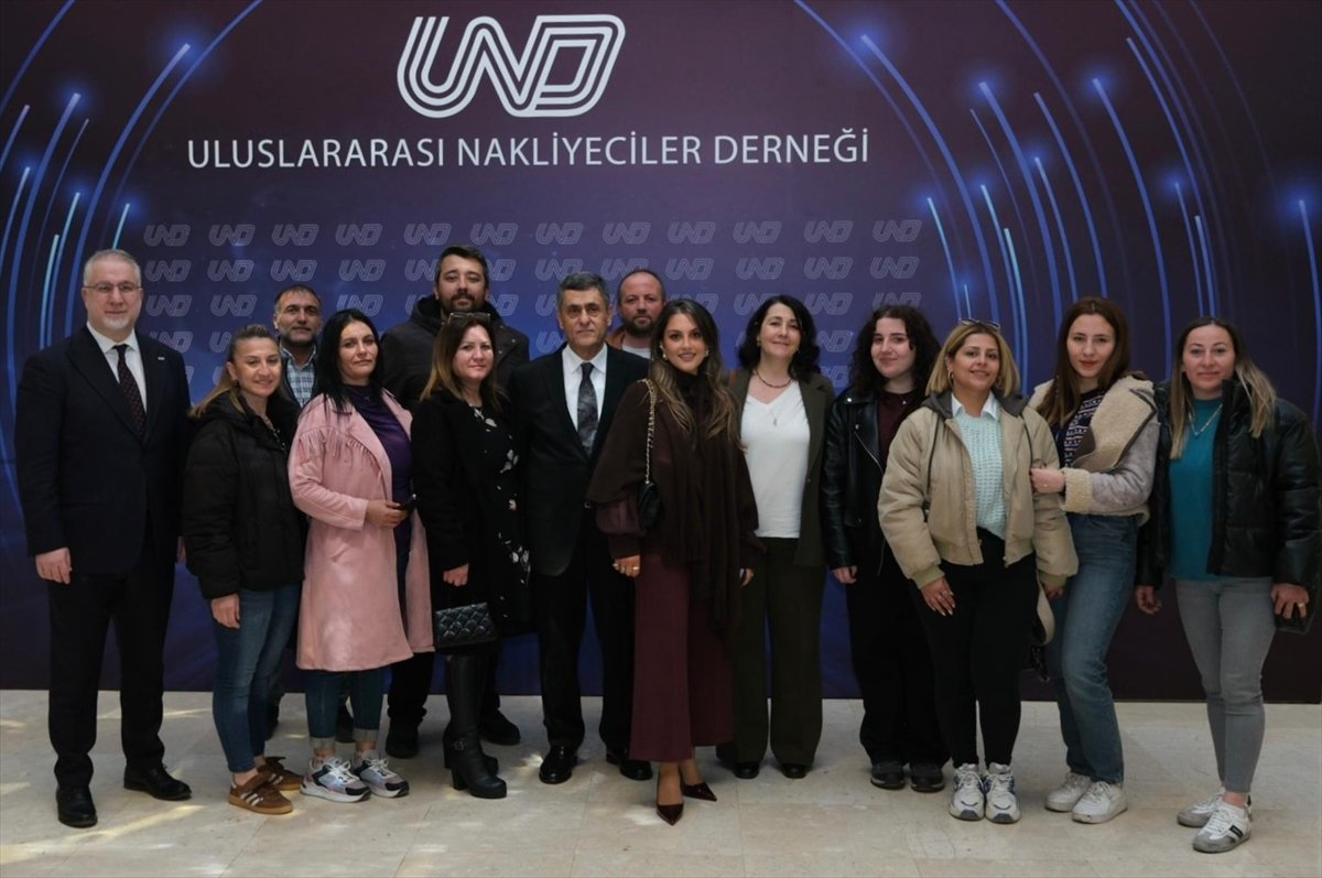 UND Kadın Tır Sürücü Akademisi ikinci dönem mezunlarını verdi