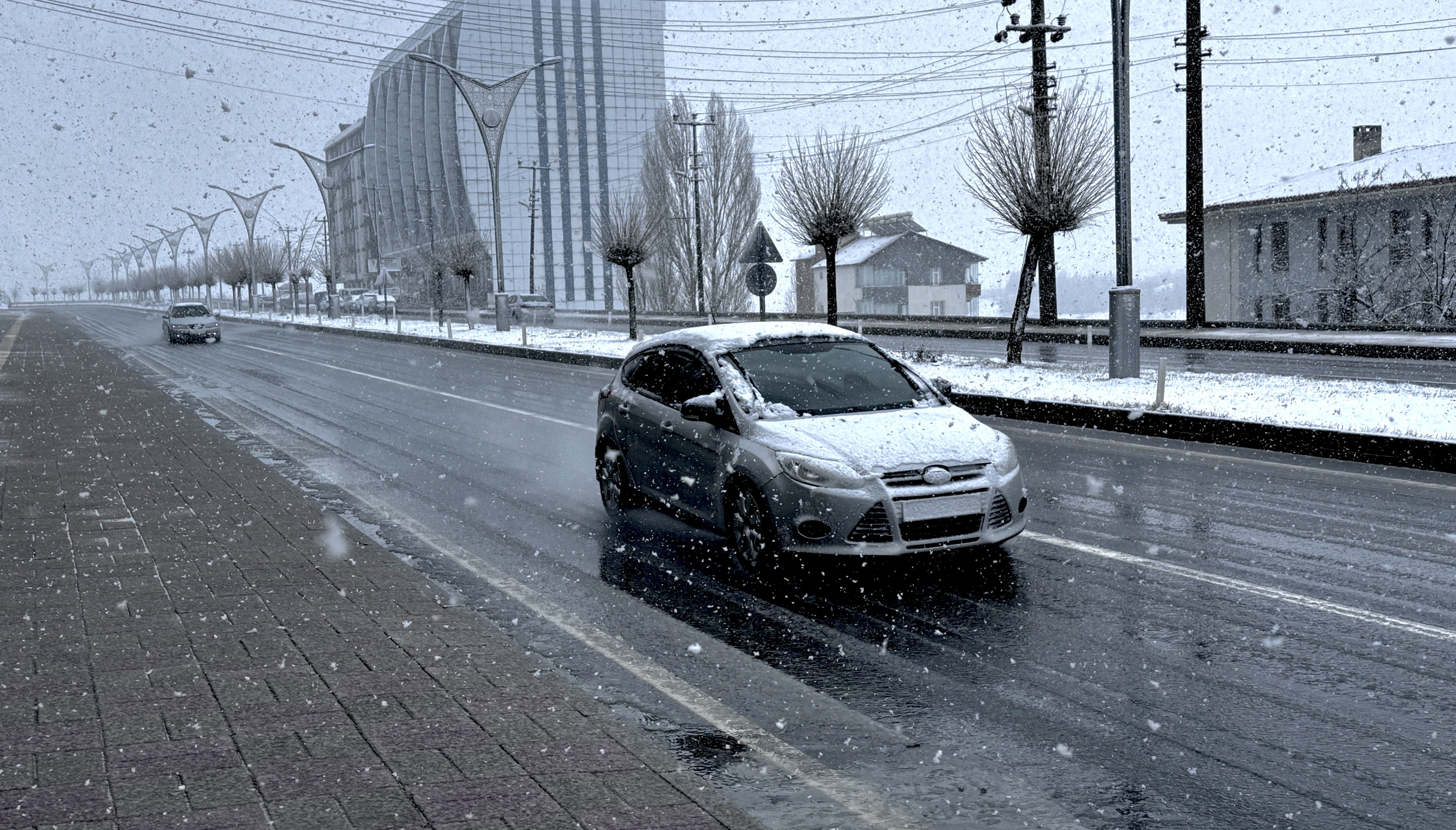 Van, Hakkari, Muş ve Bitlis'te 118 yerleşim yerine ulaşım sağlanamıyor