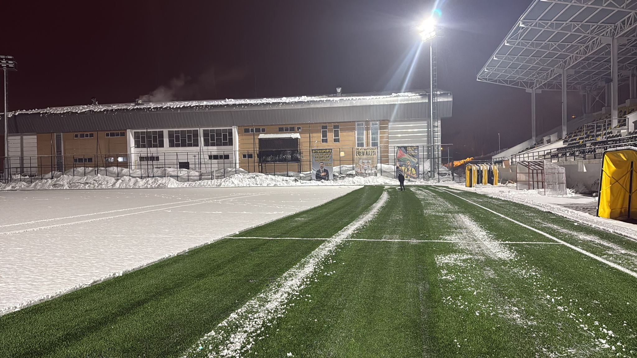 Van ve Bitlis'te 45 yerleşim yerine ulaşım sağlanamıyor