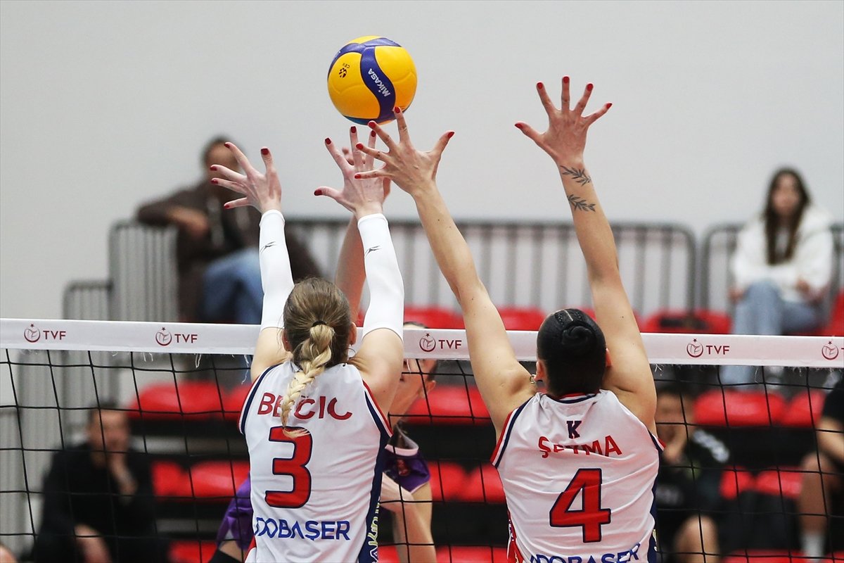 Voleybolda Arabica Coffee House Kadınlar 1. Lig yarı final etabı, Alanya'da başladı