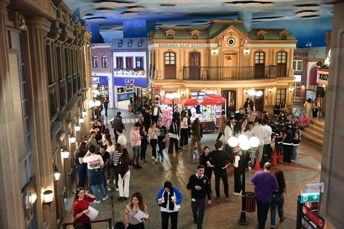 Yetişkinler 'Büyüklere KidZania' etkinliğinde buluştu