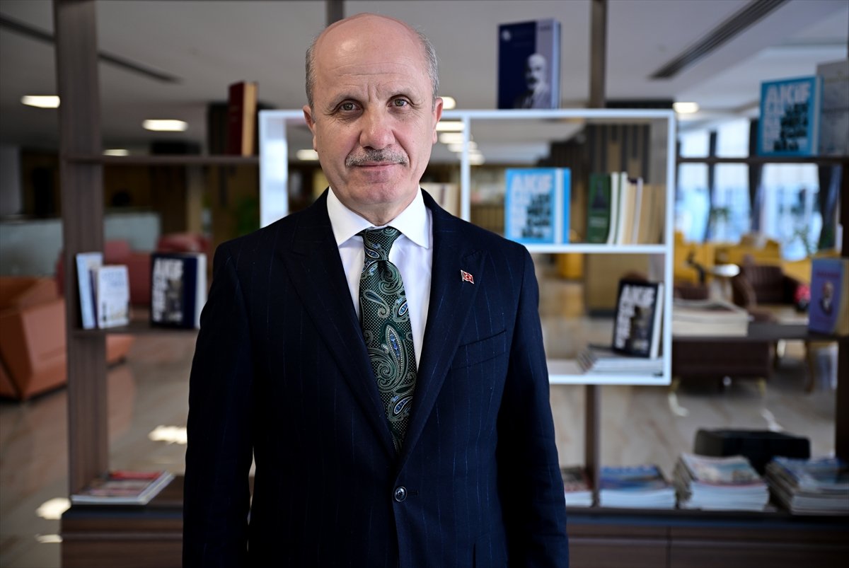 YÖK Başkanı Özvar, üniversitenin 3 yılda bitirilebilmesine ilişkin uygulamayı değerlendirdi: