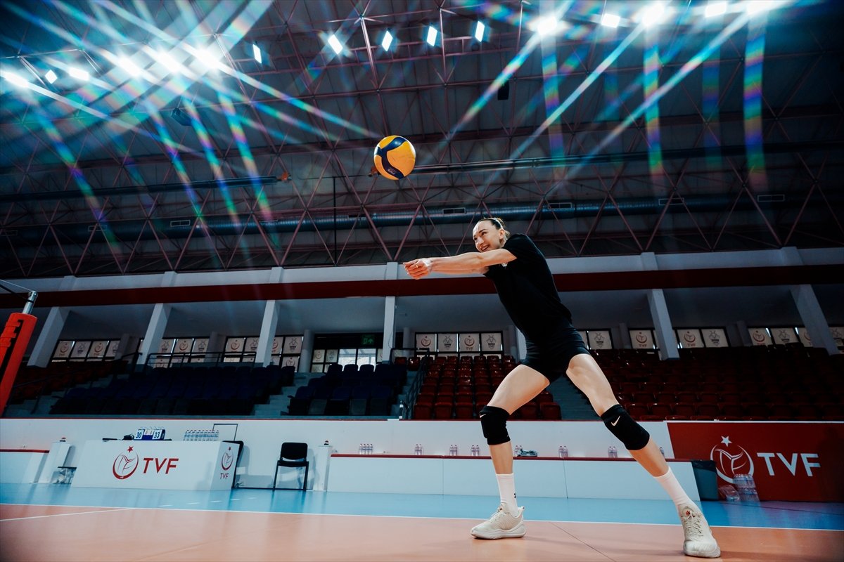 Zeren Spor'un Rus voleybolcusu Lazareva'nın 'sayı kraliçeliği' mutluluğu