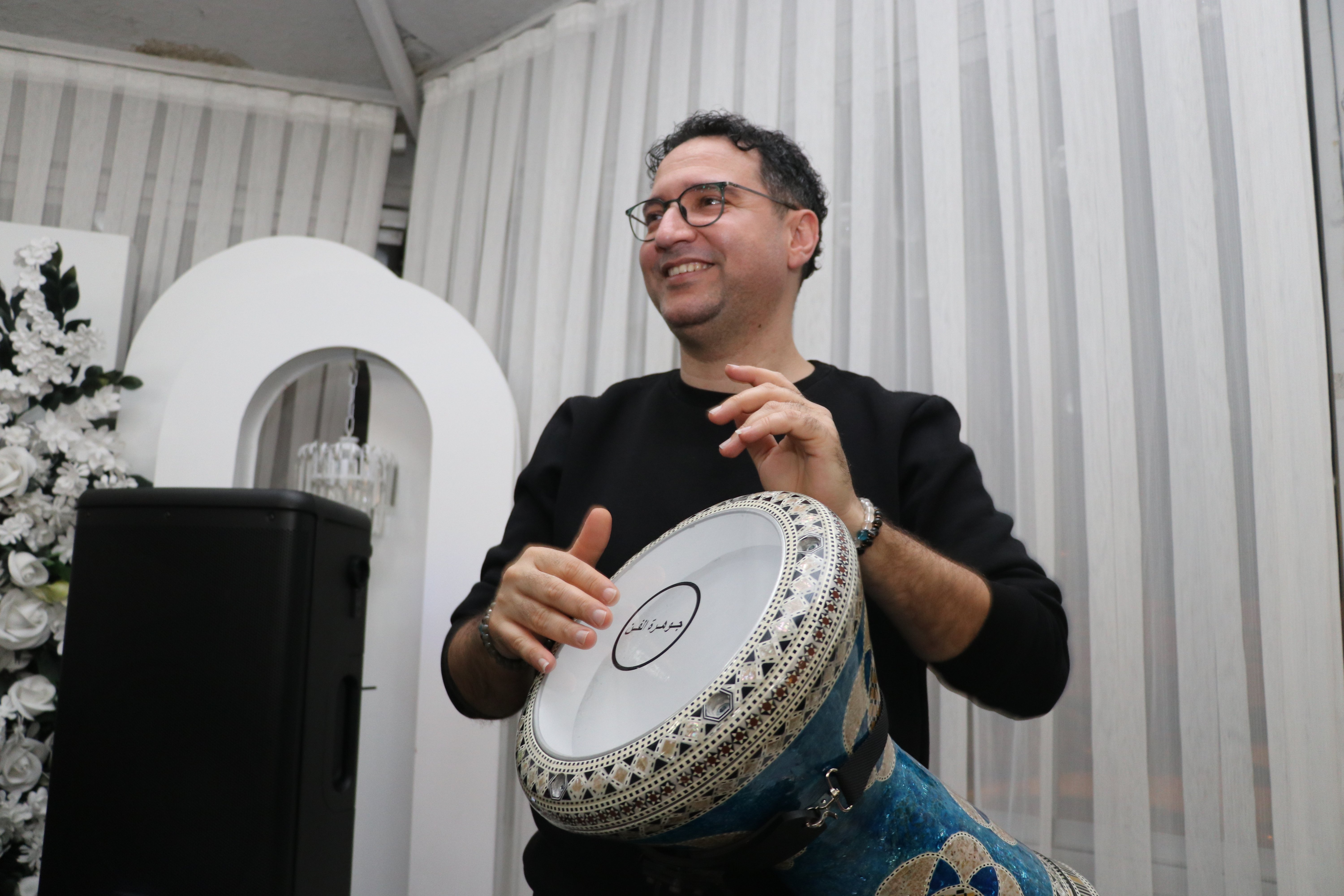 7'den 70'e aynı ritmi tutan eller, müziğin birleştirici gücünde huzur buluyor