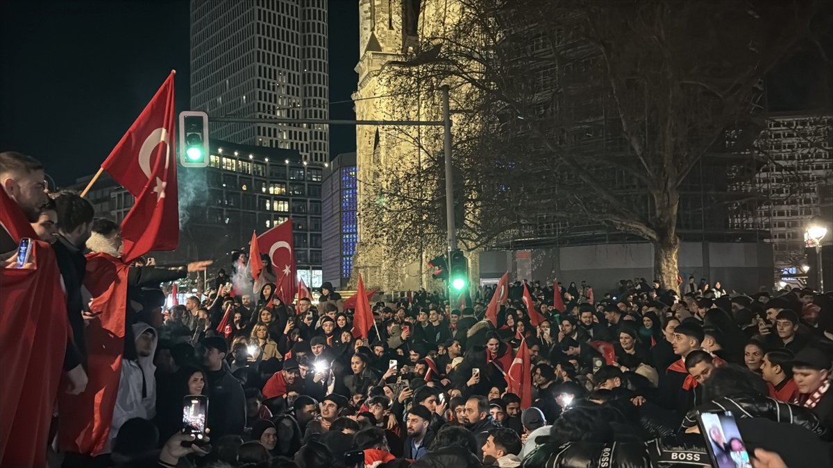 A Milli Futbol Takımı'nın Dünya Kupası'na katılması Berlin'de coşkuyla kutlandı