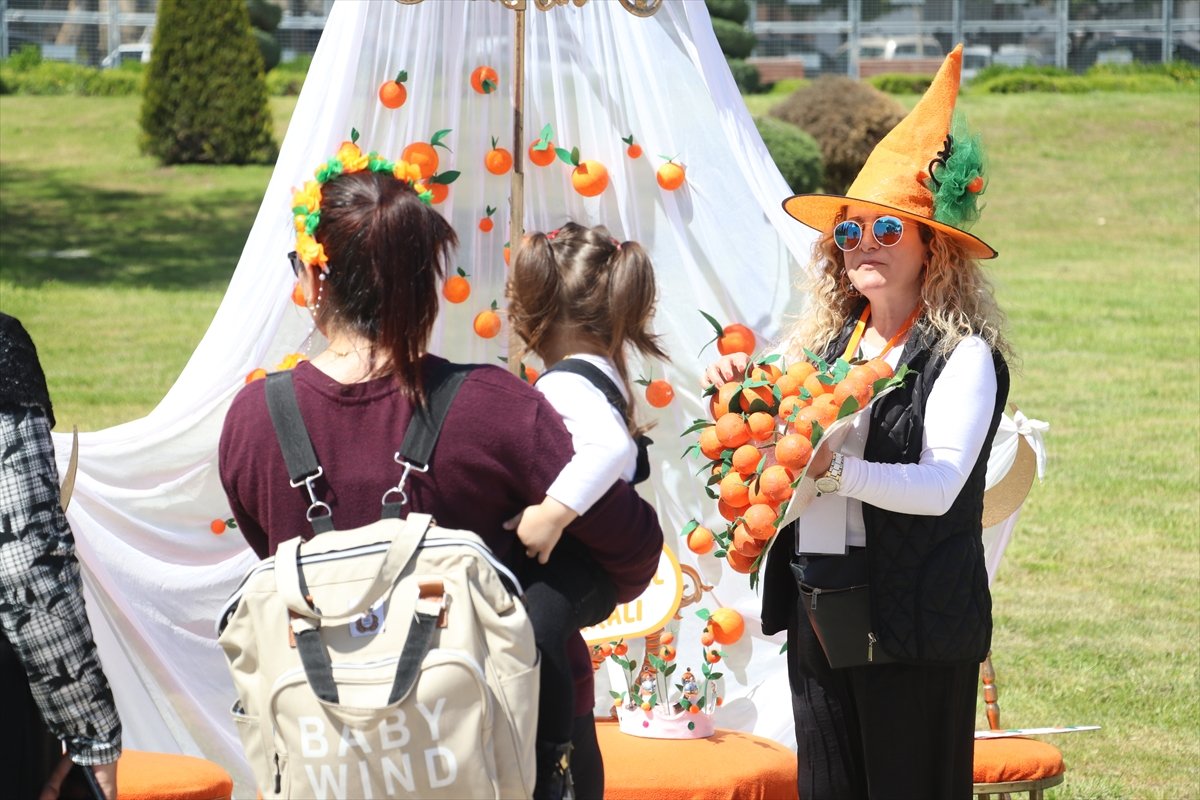 Adana'da 14. Uluslararası Portakal Çiçeği Karnavalı başladı