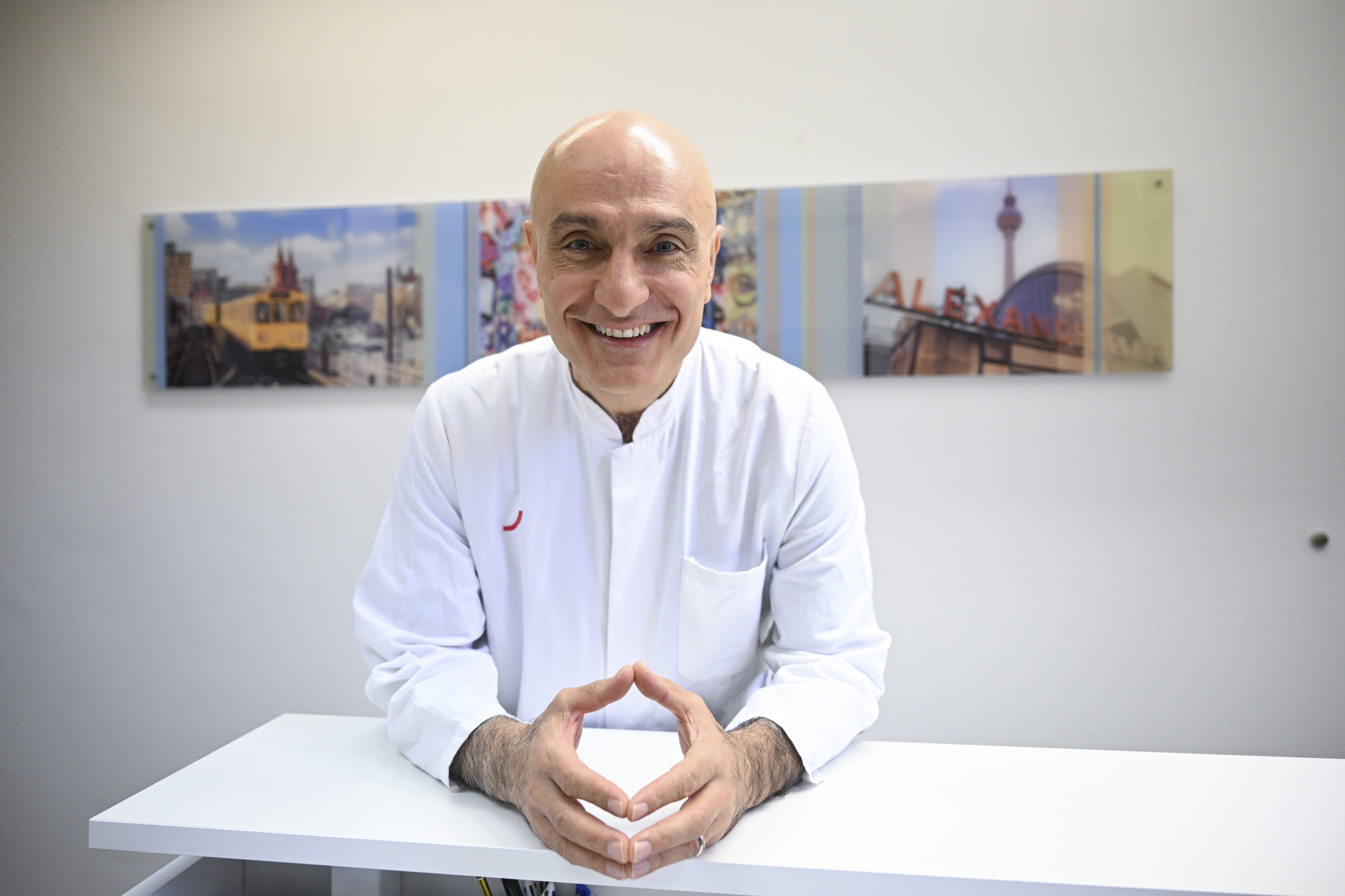 Almanya'da Türk doktor, yeni geliştirilen kalp kapakçığını kalbe yerleştirerek bir ilke imza attı