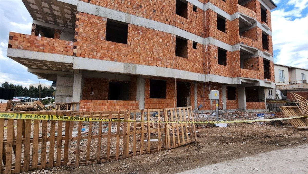 Amasya'da inşaatın çatısından düşen işçi hayatını kaybetti