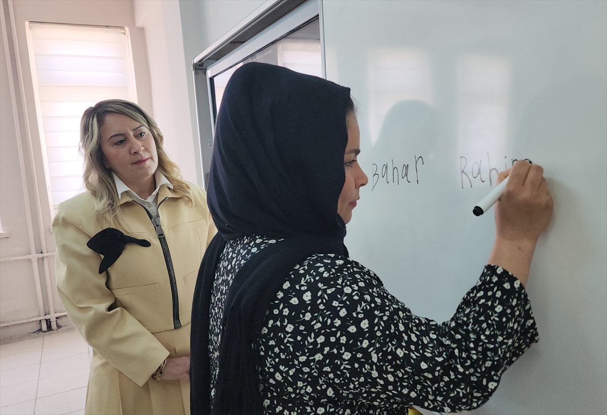 Amasya'da yaşayan yabancılar Türkçe kurslarına ilgi gösteriyor