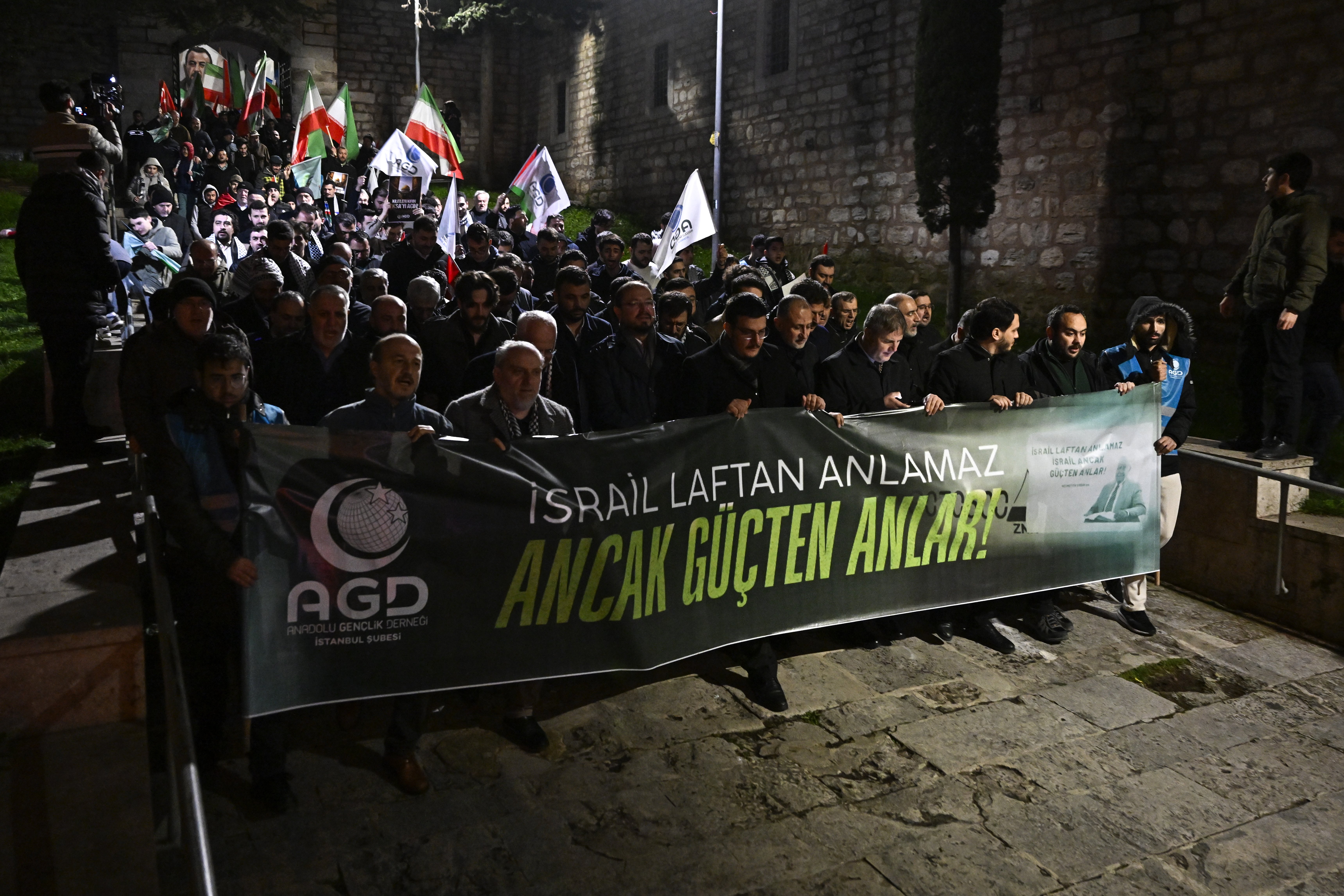 Anadolu Gençlik Derneğinden Fatih'te ABD ve İsrail karşıtı protesto