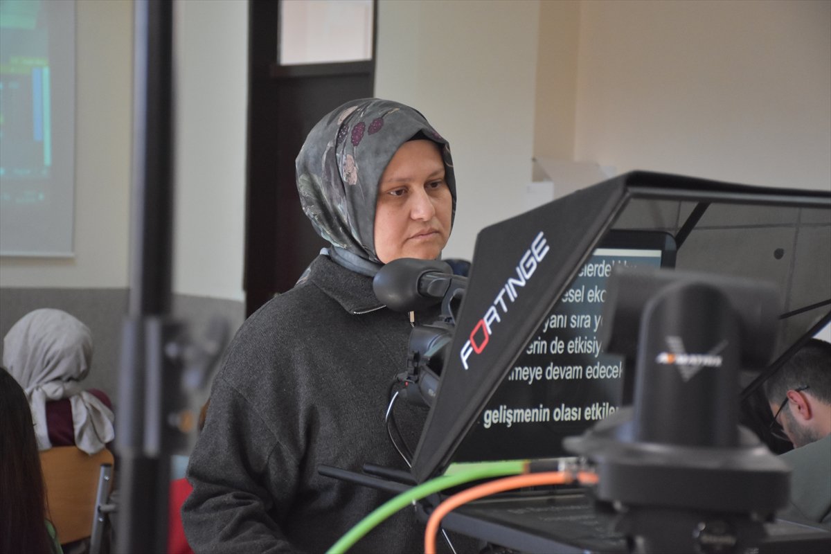 Anne ile kızı üniversitede sınıf arkadaşı oldu