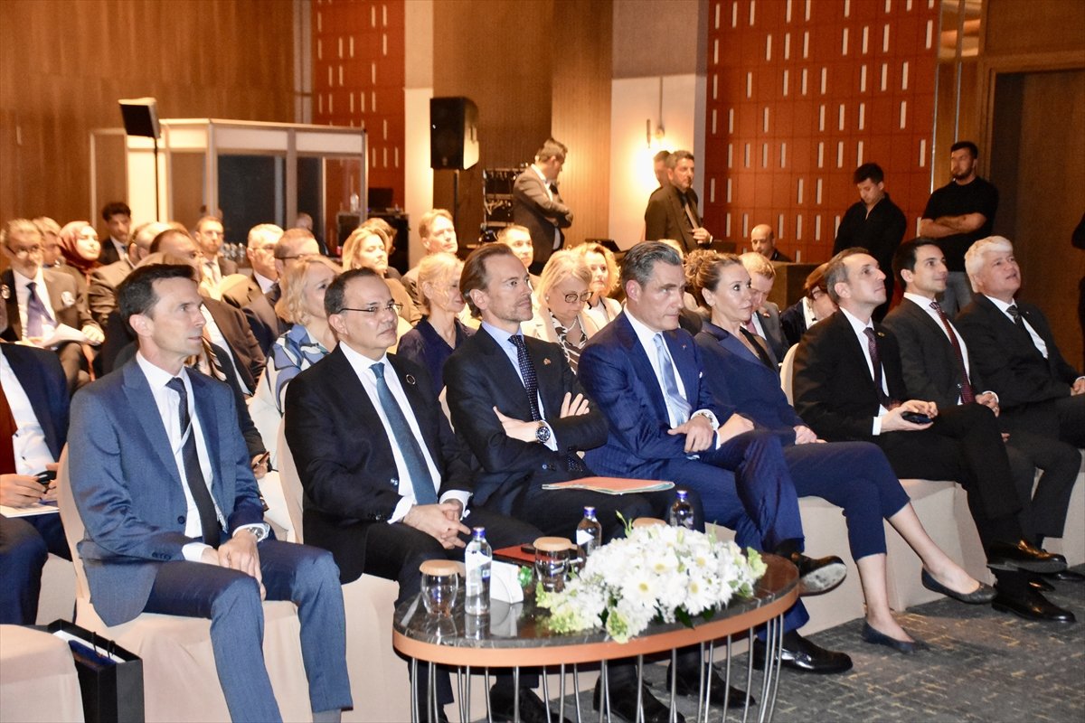 Antalya'da, 'AB-Türkiye: Rekabet Gücünü Birlikte İlerletmek' paneli düzenlendi