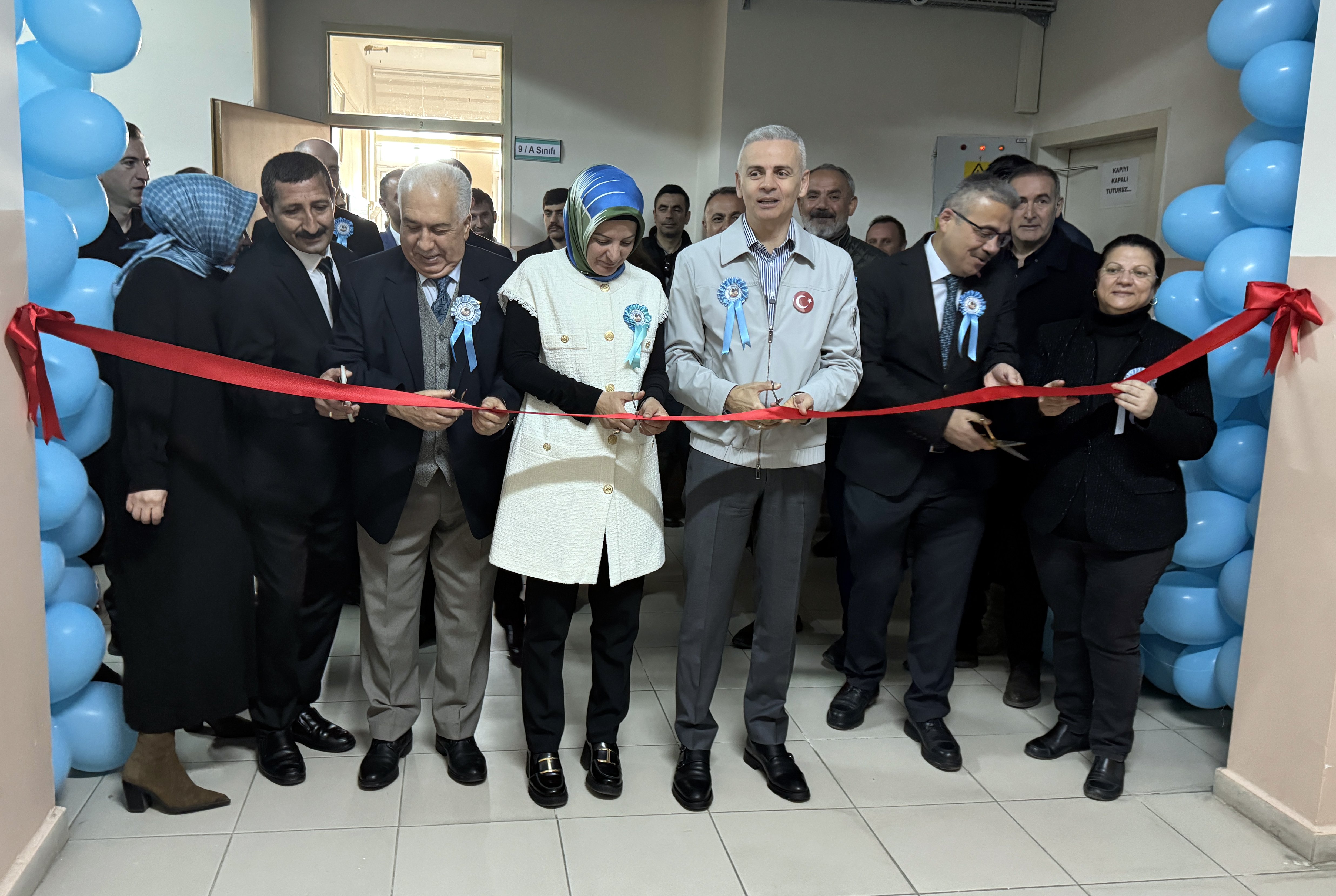 Ardahan'da otizmli bireylerin duyusal hassasiyetleri 3 boyutlu gözlüklerle anlatıldı