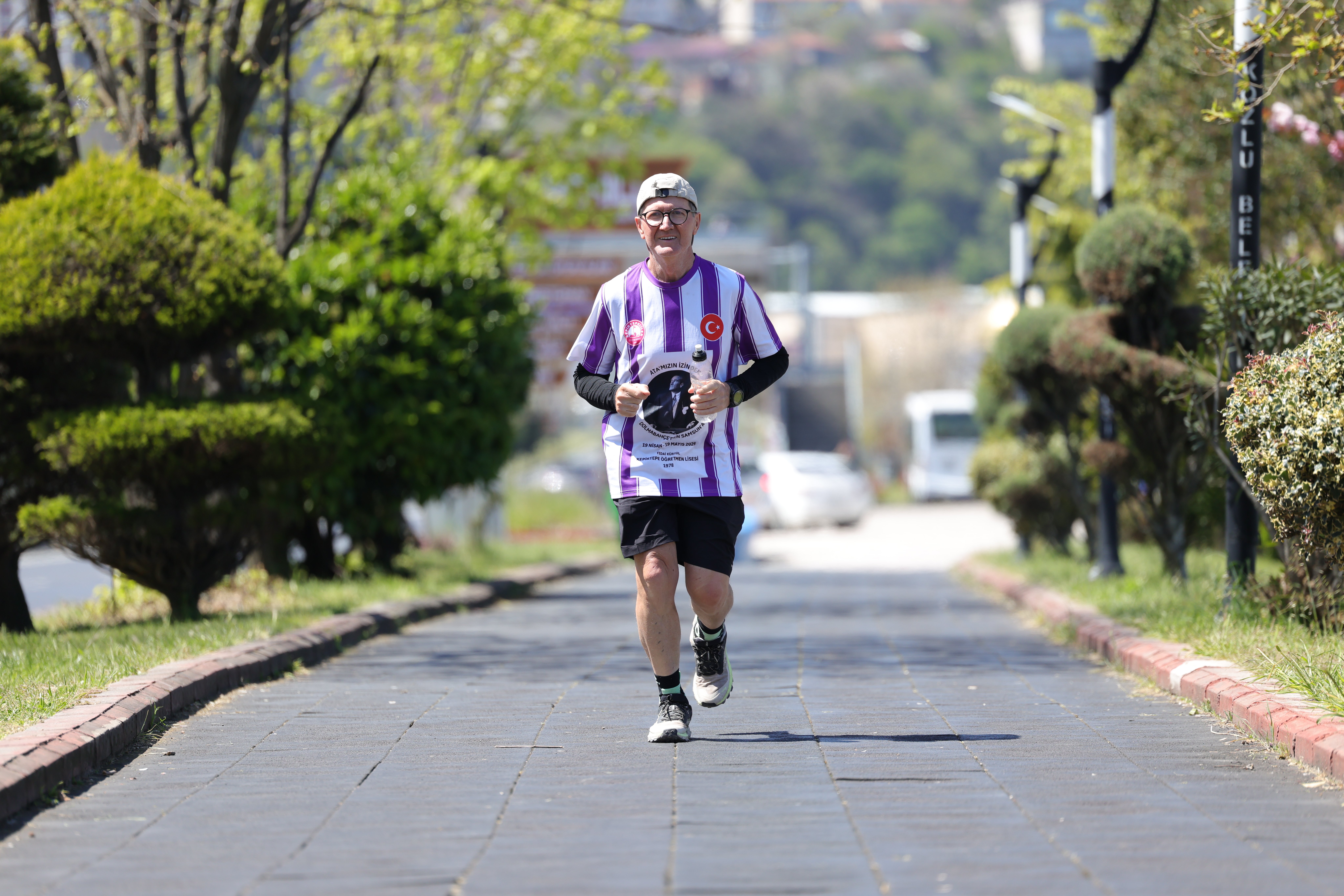 Atatürk sevdalısı diş hekimi İstanbul'dan Samsun'a koşuyor