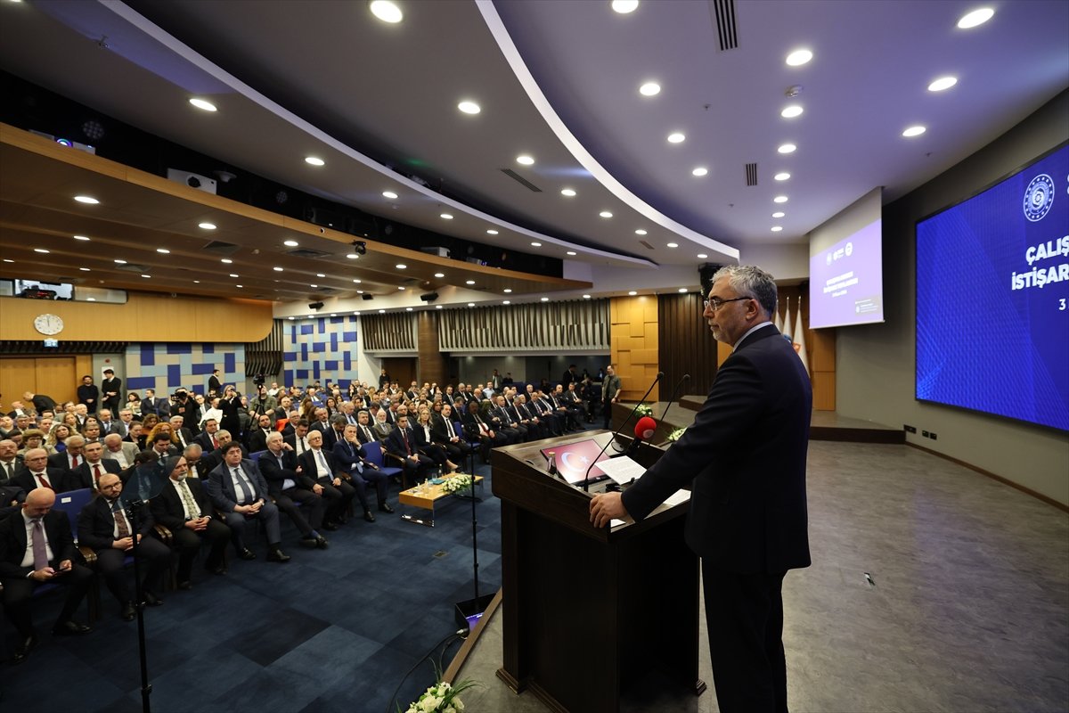 Bakan Işıkhan, TİSK'in Çalışma Hayatı İstişare Toplantısı'nda konuştu: