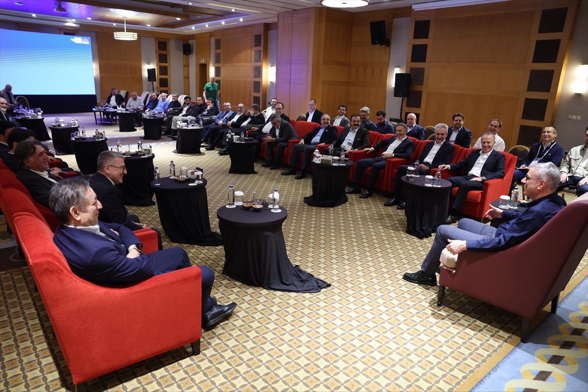 Bakan Memişoğlu, 15. OHSAD Kurultayı'nda sağlık sektörünün temsilcileriyle bir araya geldi