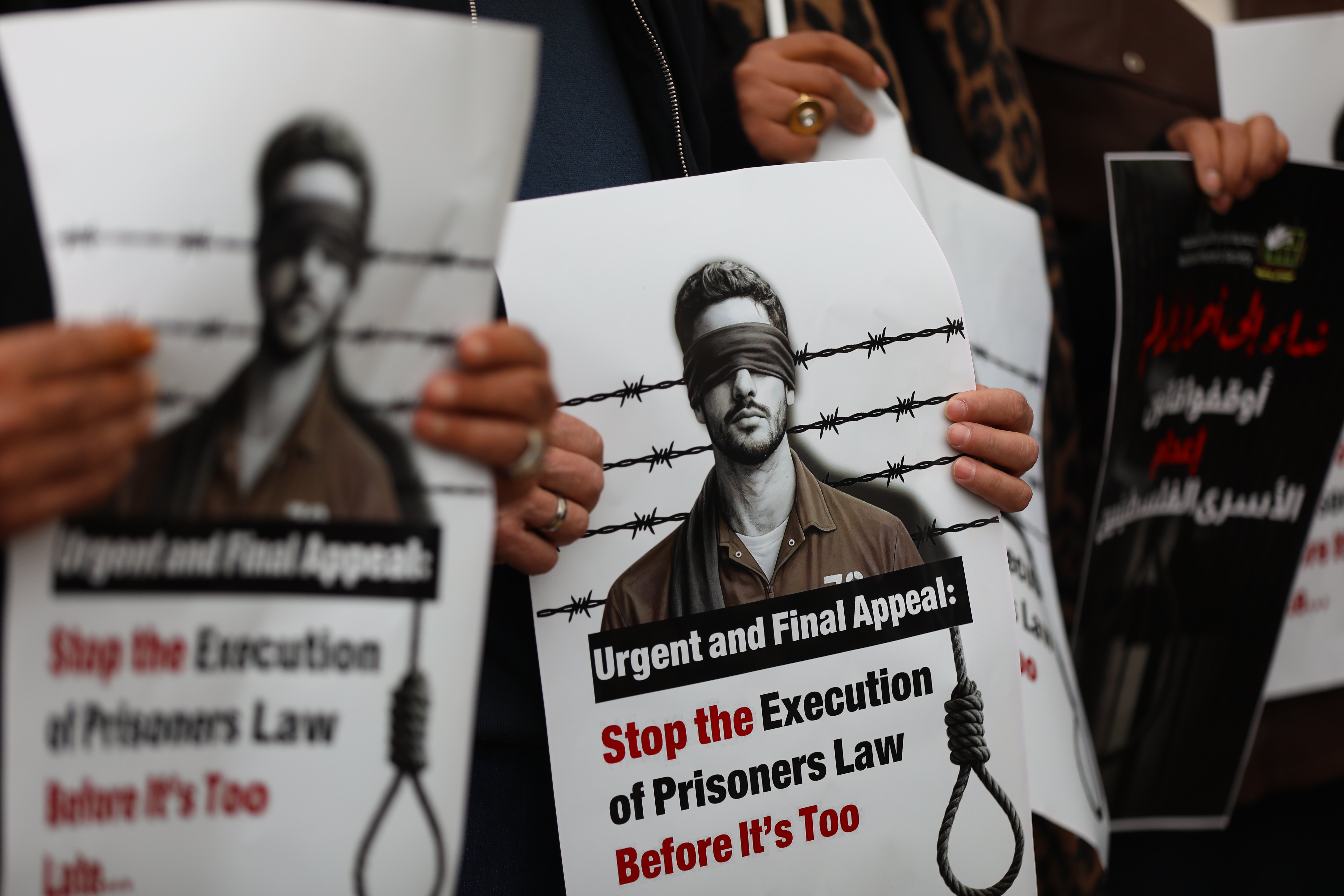 Batı Şeria'nın birçok şehrinde, İsrail'in Filistinli esirleri hedef alan idam cezası yasası protesto edildi