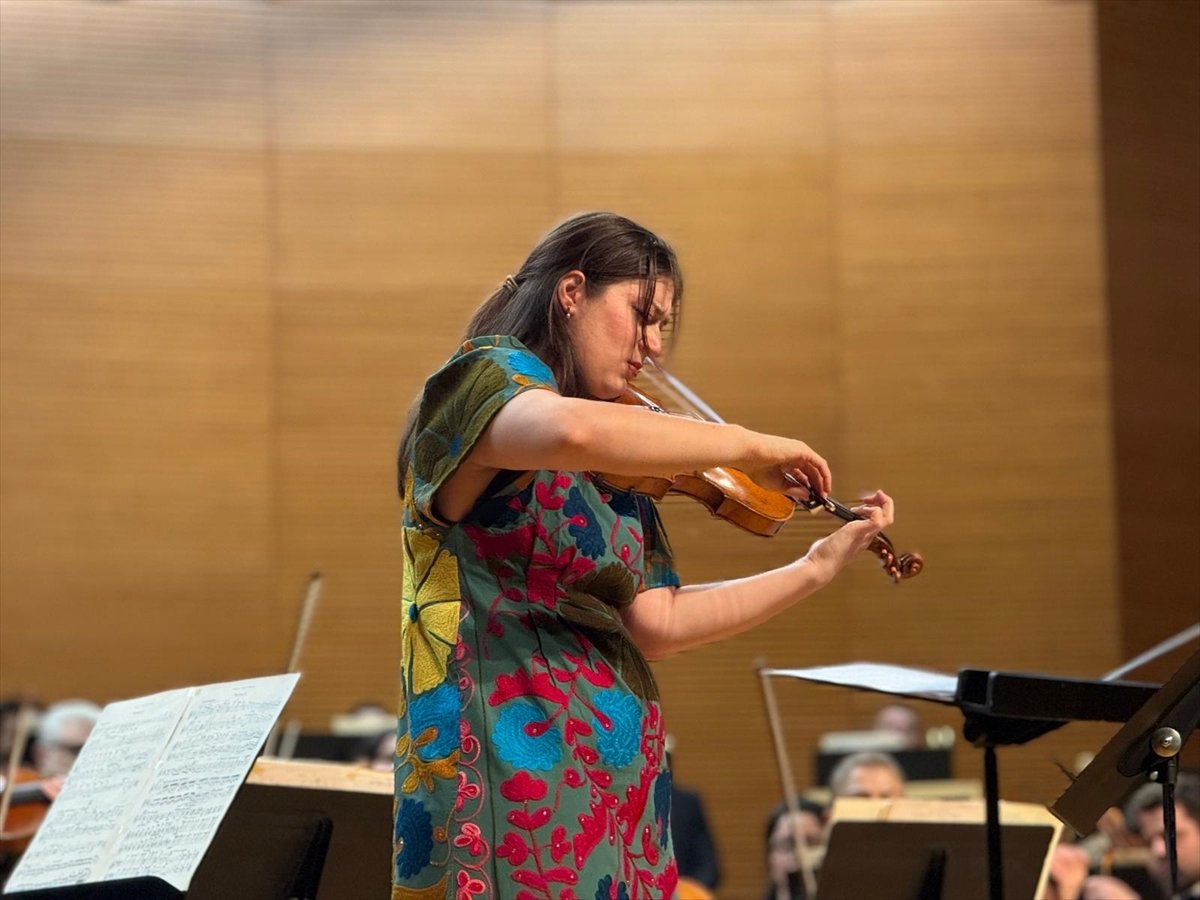 BBDSO keman sanatçısı Veriko Tchumburidze'yi konuk etti