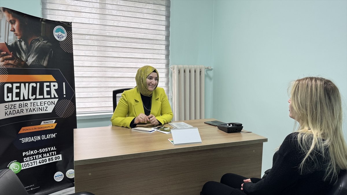 Belediyenin 'sırdaş hattı' gençlerin hayatına dokunuyor