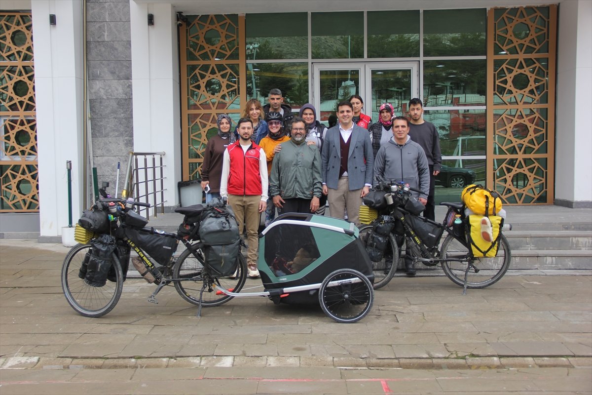 Bisikletleriyle dünya turuna çıkan İspanyol çift Sivas'ta mola verdi