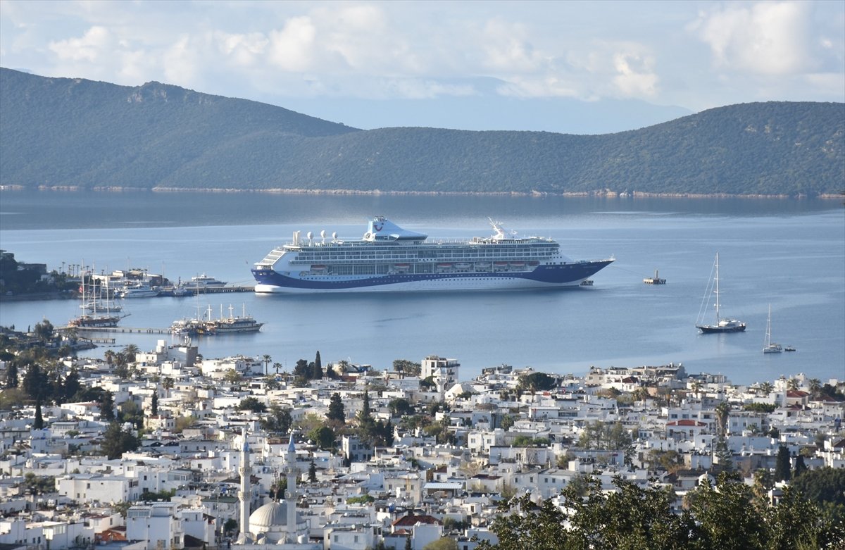 Bodrum'a 'Marella Discovery' kruvaziyeriyle 1917 turist geldi