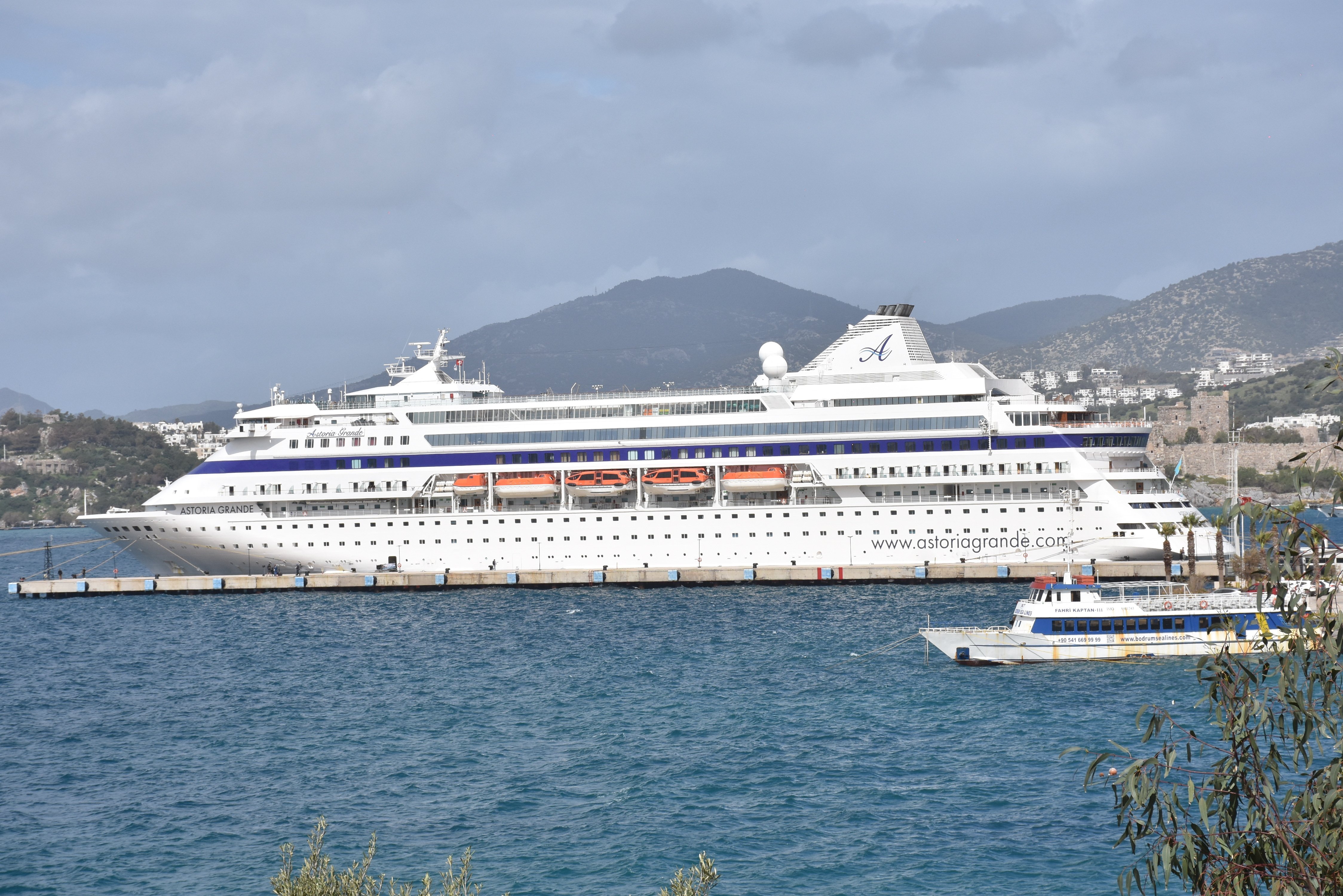 Bodrum'a sezonun ilk kruvaziyeri geldi