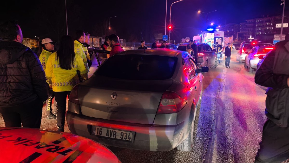 Bursa'daki zincirleme kazada 5 kişi yaralandı