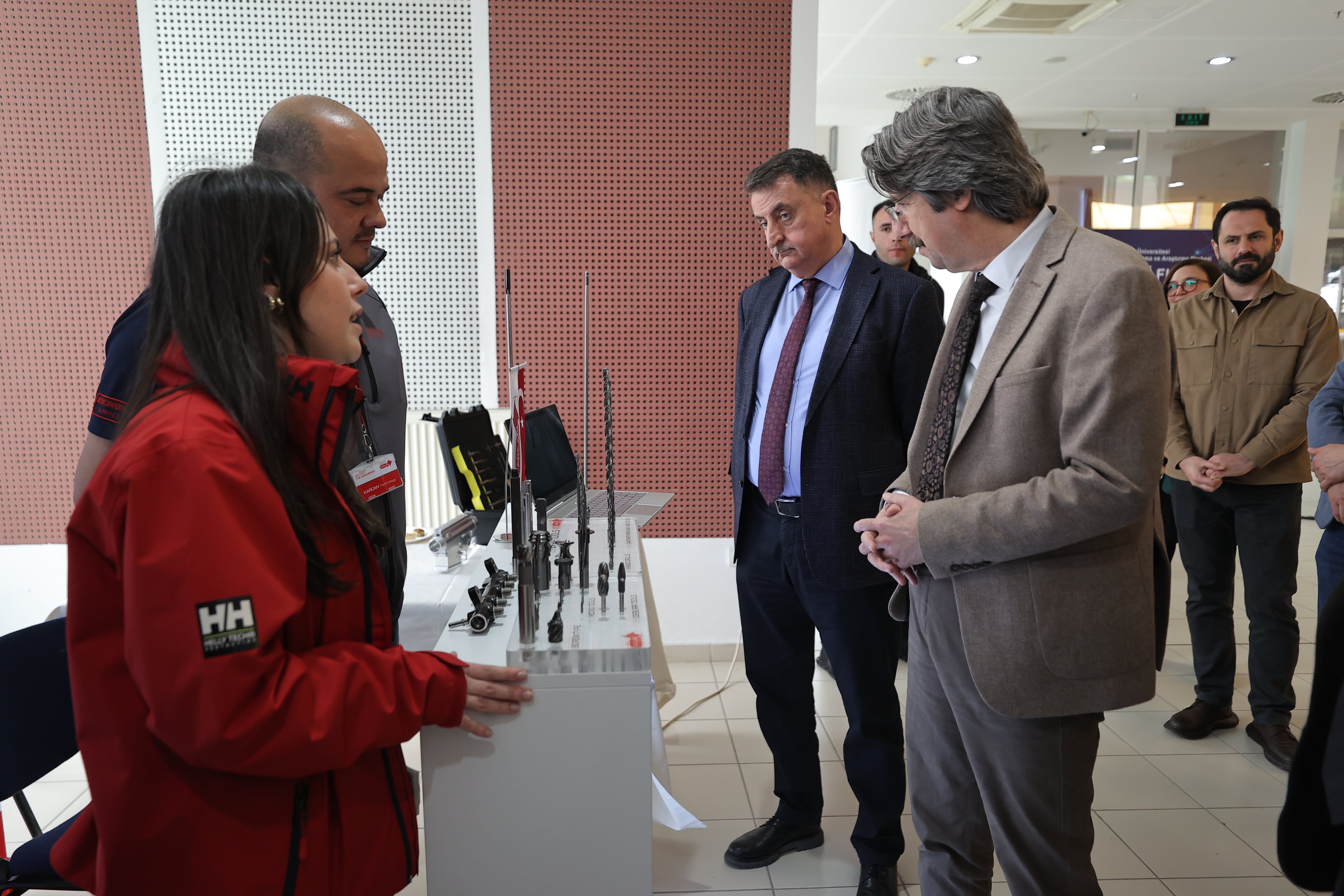 BUÜ Teknoloji Fuarı teknoloji firmalarıyla öğrenci topluluklarını aynı alanda buluşturdu