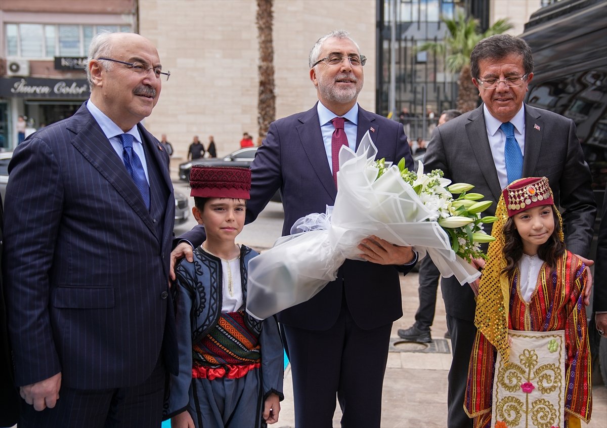 Çalışma ve Sosyal Güvenlik Bakanı Vedat Işıkhan, Denizli'de konuştu: