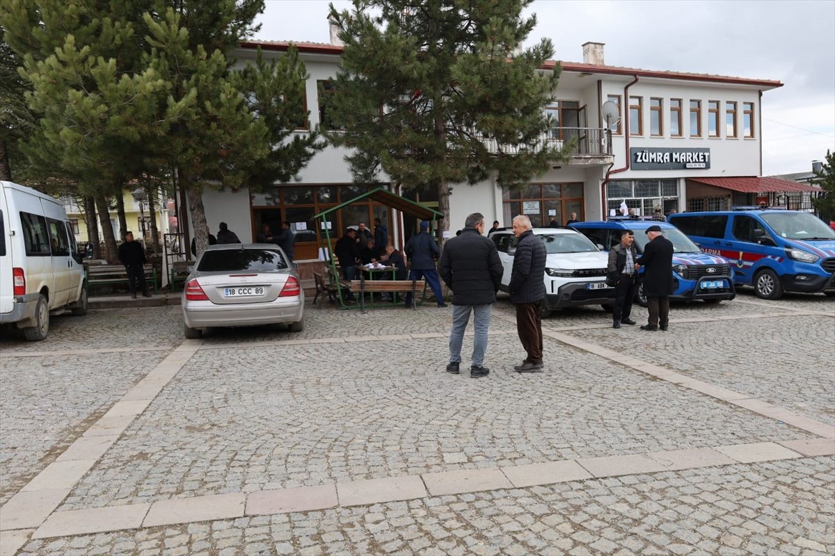 Çankırı'da Elmalık köyü sakinleri belde olma kararı için düzenlenen referandumda oy vermeye başladı