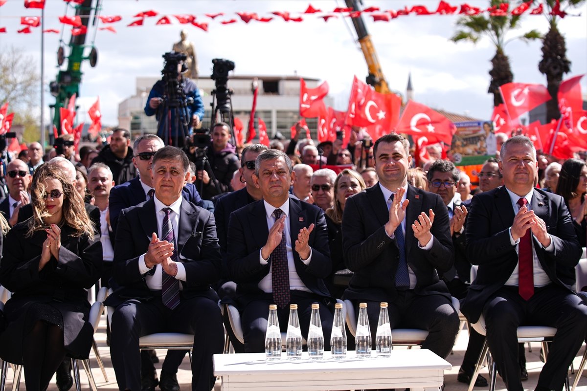 CHP Genel Başkanı Özel, İzmir'de açılış ve temel atma töreninde konuştu: