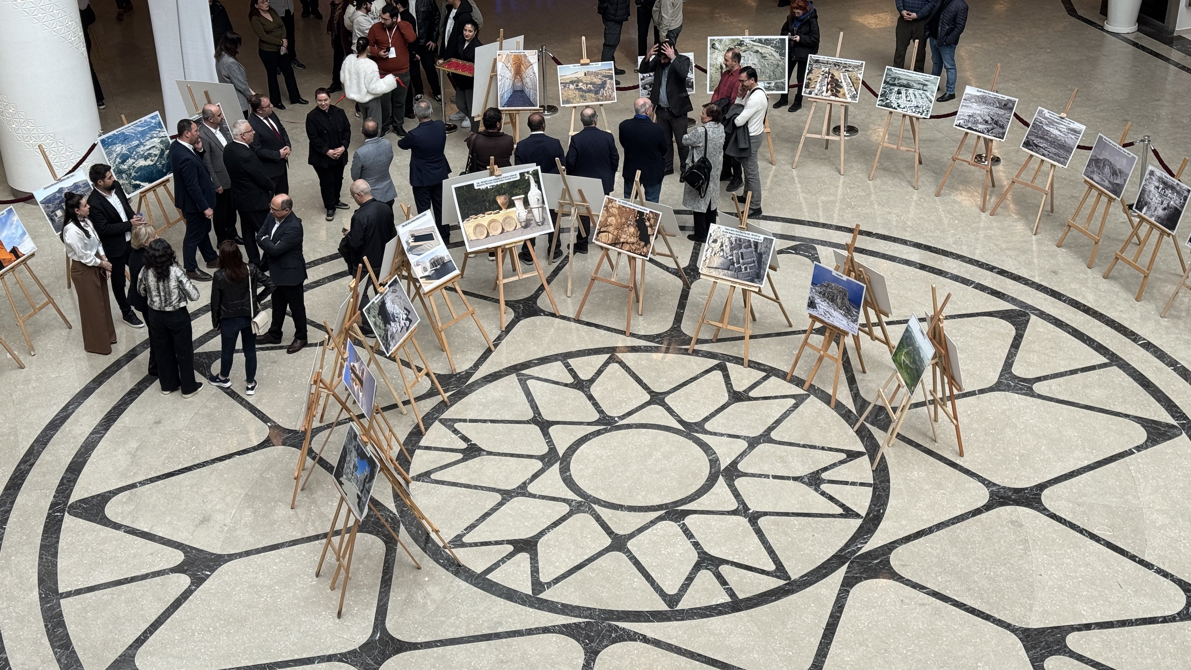 Çorum'da 'Hattuşa Kazılarının 120 Yıllık Görsel Hafızası: 1906-2026' sergisi açıldı