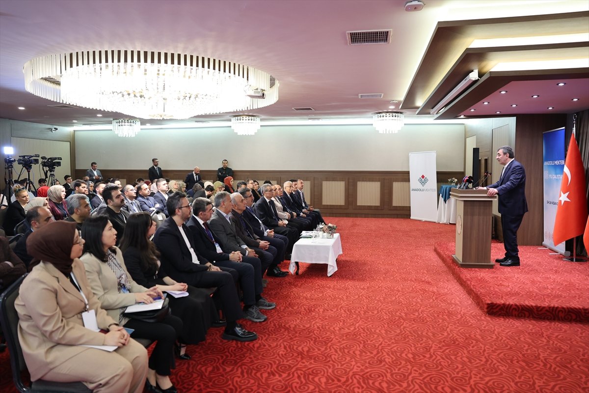 Cumhurbaşkanı Yardımcısı Yılmaz, Anadolu Mektebi 15. Yıl Çalıştayı'nın kapanış toplantısında konuştu: