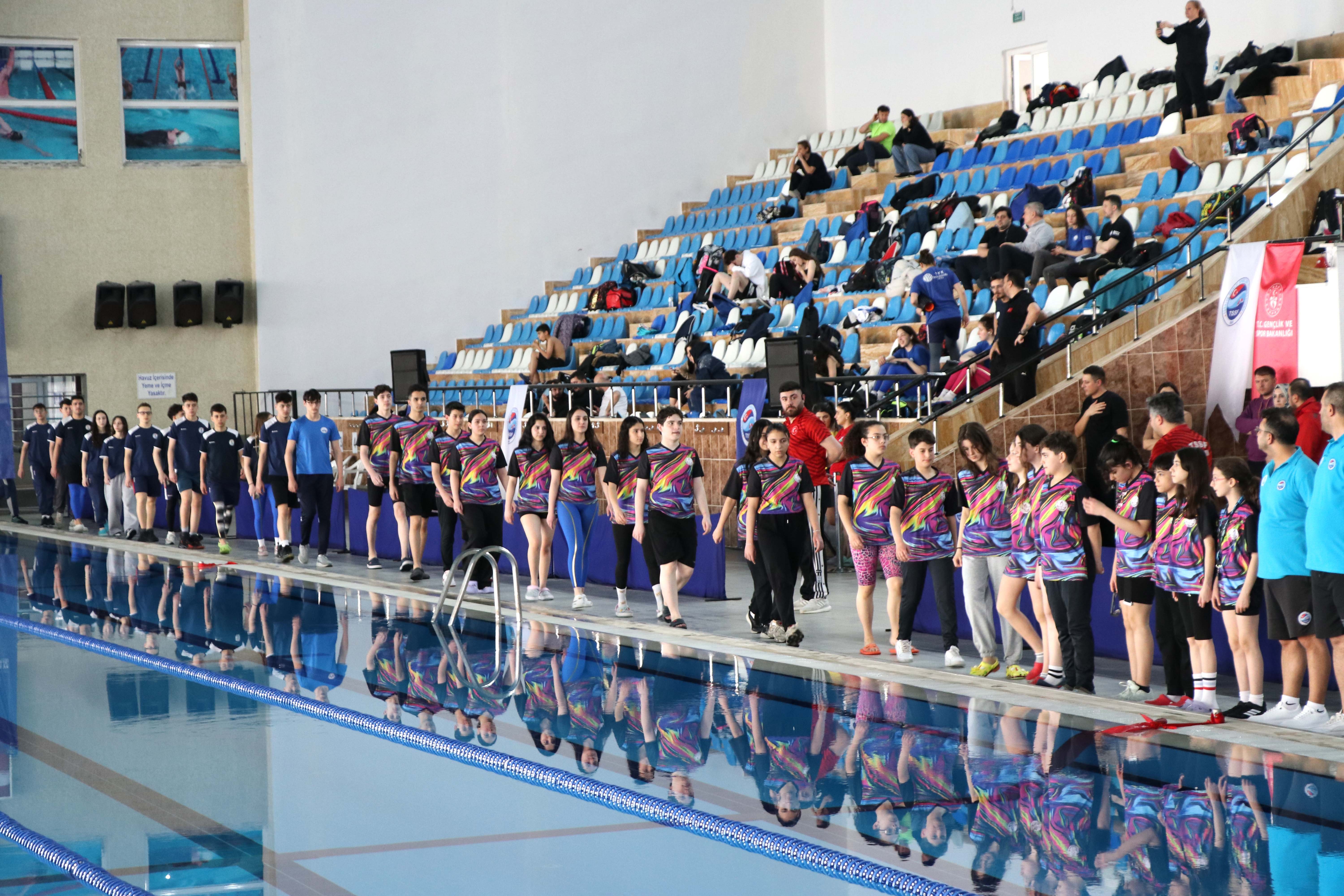 Cumhurbaşkanlığı Kupası Paletli Yüzme Kulüplerarası Büyükler Türkiye Şampiyonası Seçmeleri sürüyor