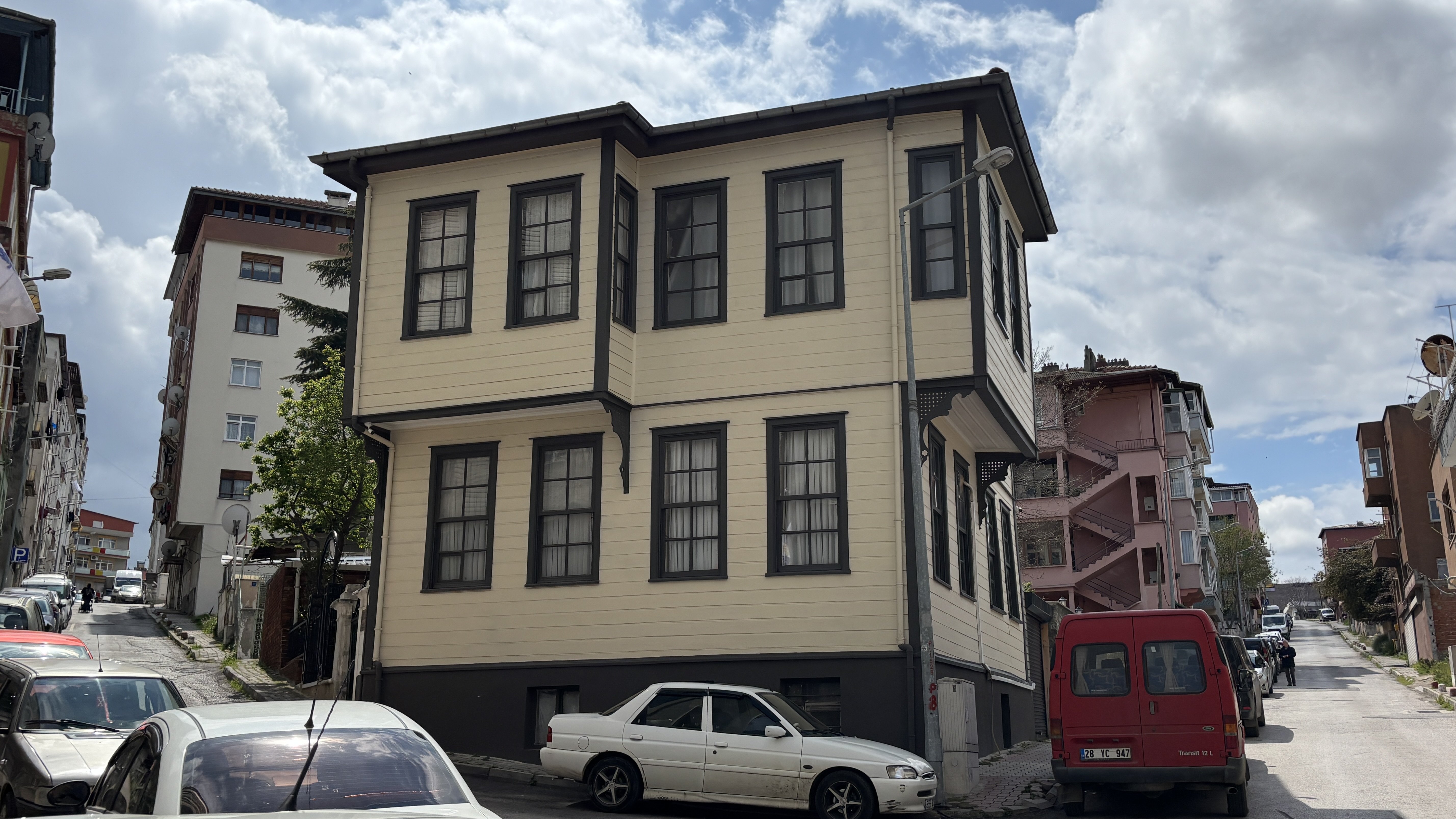 Dekorasyon amacıyla başladı, 6 yılda 150'ye yakın fotoğraf makinesi biriktirdi